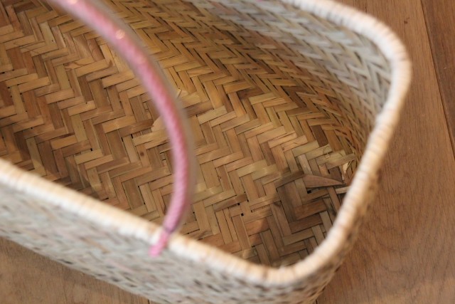 竹の薄型パイプ手提げかごバッグ