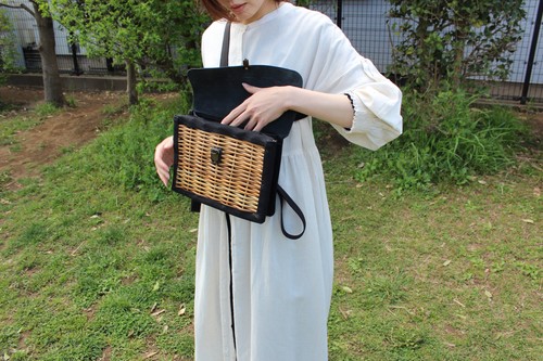 アラログと本革のかごリュック