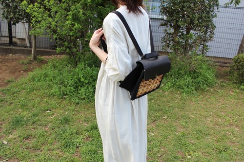 アラログと本革のかごリュック