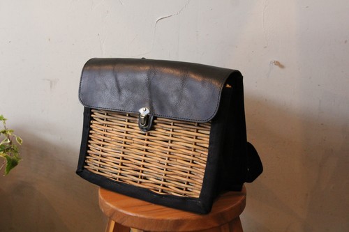 アラログと本革のかごリュック