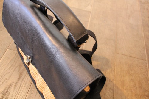 アラログと本革のかごリュック