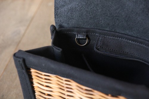 アラログと本革のかごリュック