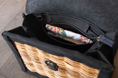 アラログと本革のかごリュック