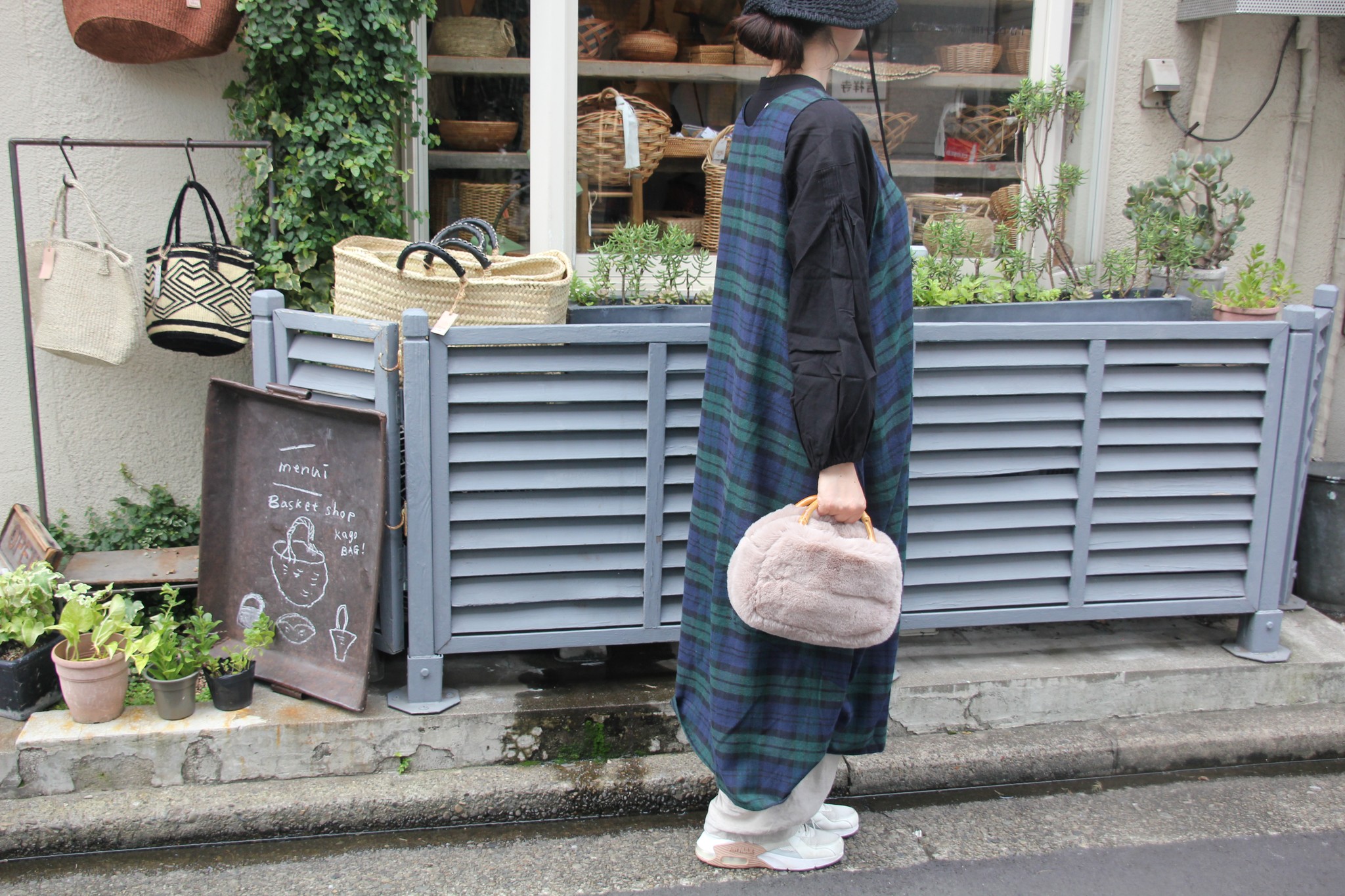 バンブーハンドルの2wayファーショルダーバッグ
