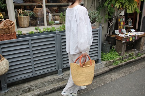 山羊革ハンドルの大きめボルガバスケット