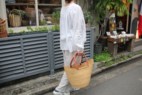 山羊革ハンドルの大きめボルガバスケット