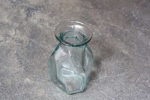 スペイン製のリサイクルガラスフラワーベース