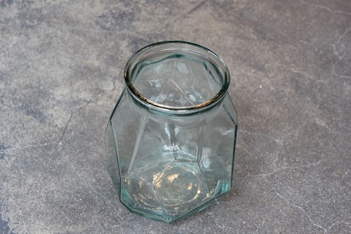 スペイン製のリサイクルガラスフラワーベース