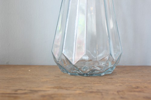 カットガラスのフラワーベース