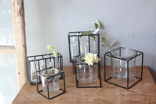 アイアンスクエアホルダー付きガラスフラワーベース