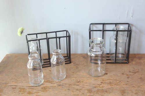 アイアンレクタングルホルダー付きガラスフラワーベース