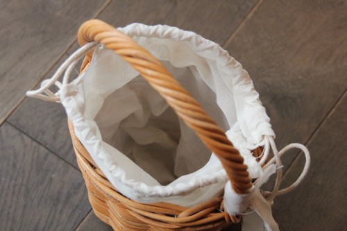 皮付き籐ワンハンドル巾着かごバッグ