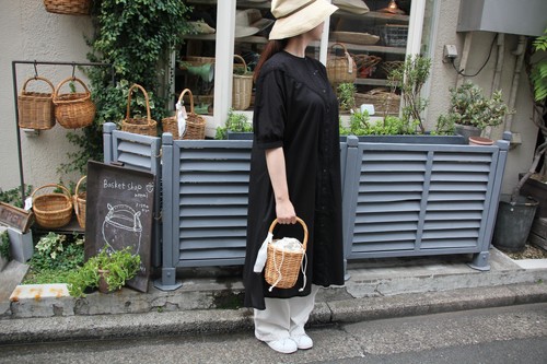 皮付き籐ワンハンドル巾着かごバッグ