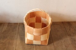 フィンランド製のもみの木バスケット
