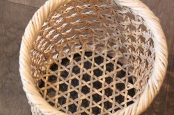 日本製のねじり六つ目編み竹椀かご