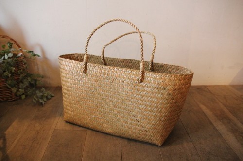 カチュー水草で編んだ横長かごバッグのLサイズ