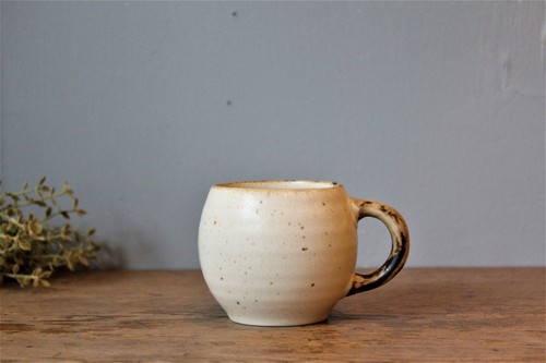 国産陶製のコーヒーカップ