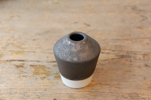 国産陶器の小さな花瓶