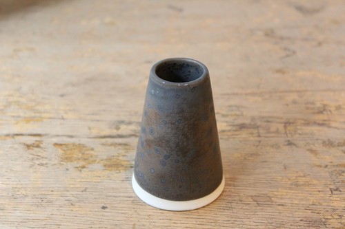 国産陶器の小さな花瓶