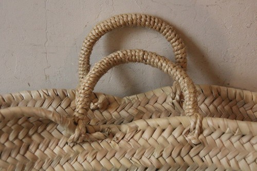 椰子とサイザルで編まれたアフリカモロッコのマルシェバスケット