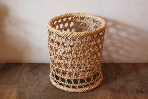 日本製のねじり六つ目編み竹椀かご