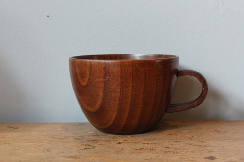 木製の大きめマグカップ