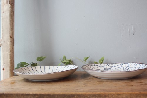 岐阜県美濃焼染付8寸深皿 十草、波