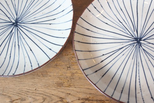 岐阜県美濃焼染付8寸深皿 十草、波