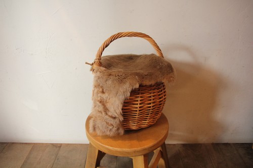 menuiオリジナルのムートンかごバッグカバー