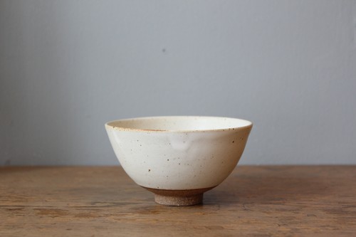 たたら作りの日本製陶器のお茶碗