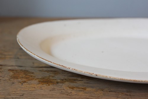 たたら作りの日本製陶器の楕円皿