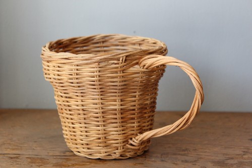 籐編みのカップ型プランターバスケット