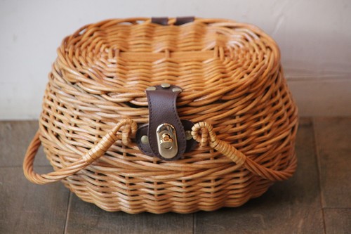 籐のかごラタンふた付きラウンドピクニックバスケット