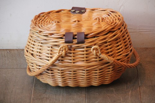 籐のかごラタンふた付きラウンドピクニックバスケット