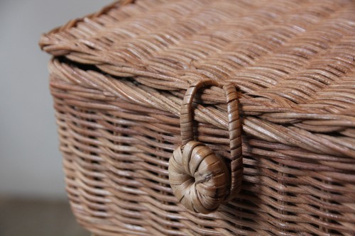 籐の収納整理かごラタンふた付きレクトボックスバスケット