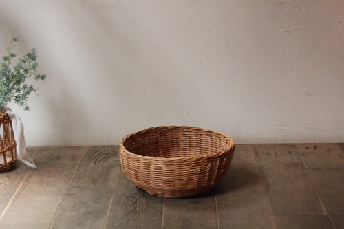 籐のかごラタンラウンドトレイバスケット