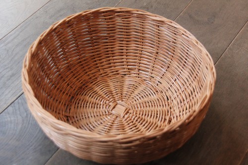 籐のかごラタンラウンドトレイバスケット