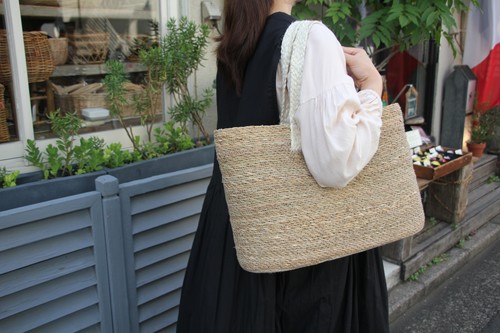 ジュートハンドルのシーグラスかごバッグ