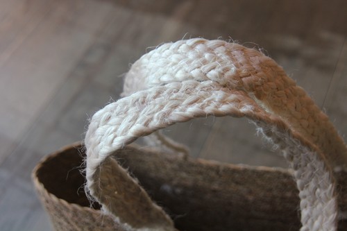 ジュートハンドルのシーグラスかごバッグ