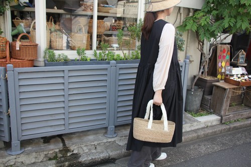 ジュートハンドルのシーグラスかごバッグ