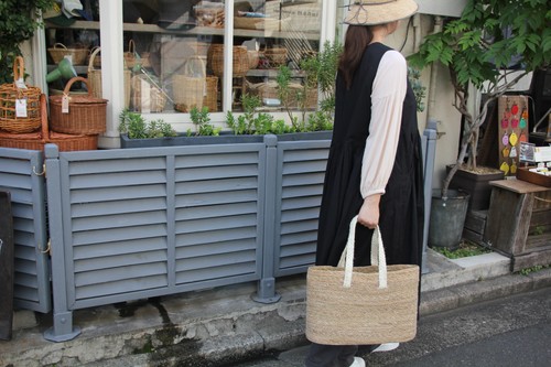 ジュートハンドルのシーグラスかごバッグ