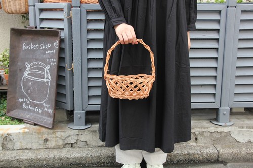 ポーランド製東欧のかご柳ツイストハンドルフラワーラインバスケット