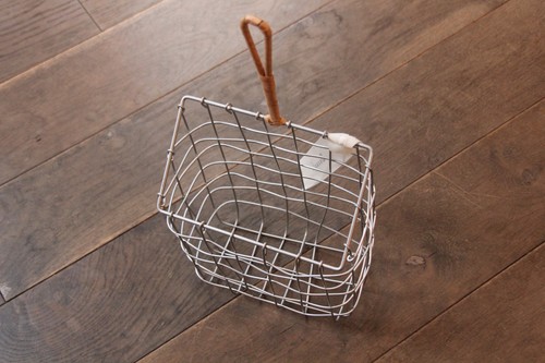 柳ハンドルのアイアンハンギングバスケット