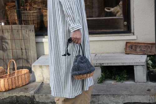 柳とボアの巾着かごバッグ