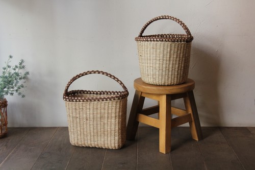 椰子と木皮の素朴なスクエアバスケット